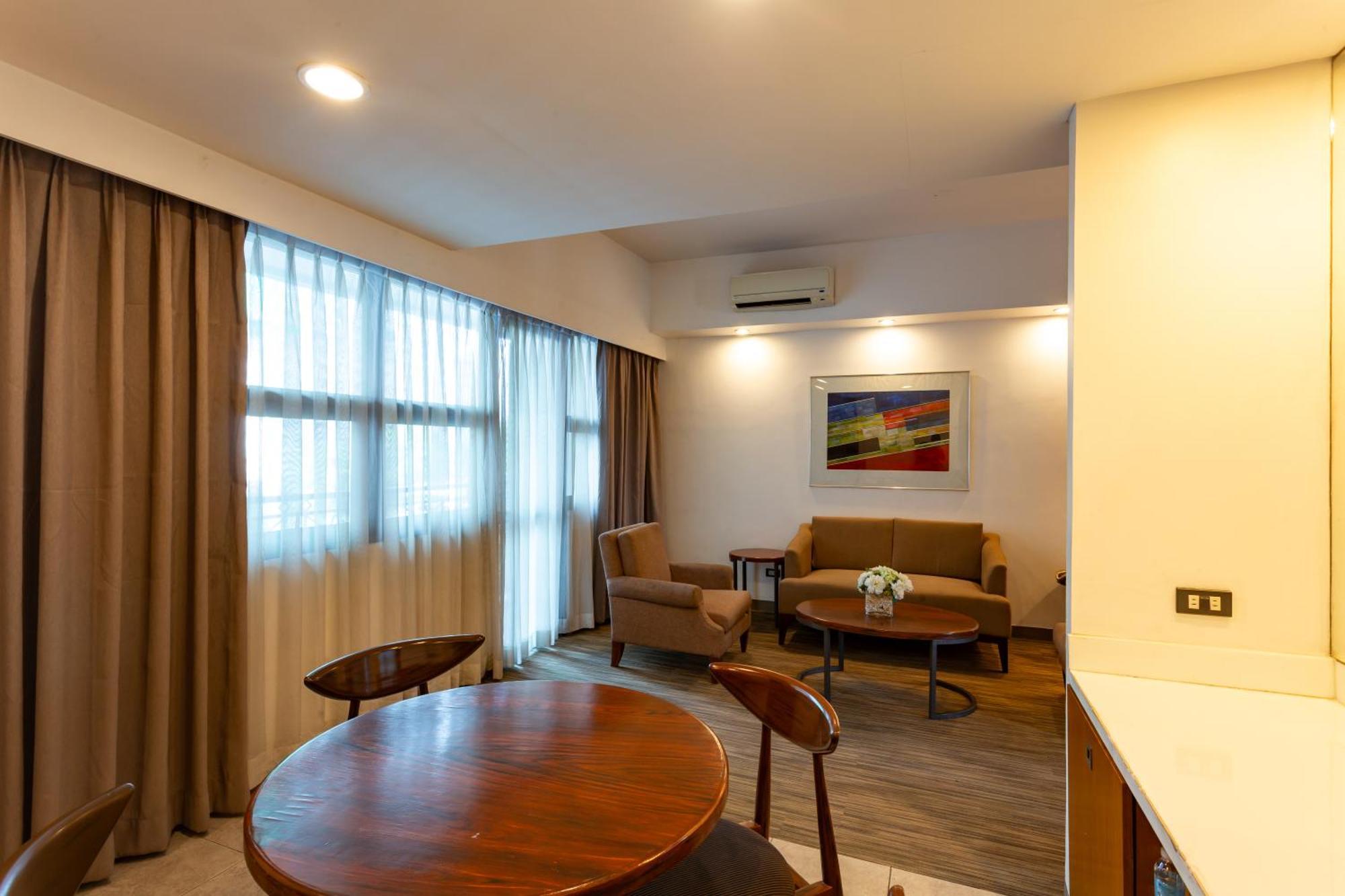 La Breza Hotel Quezon City Ngoại thất bức ảnh