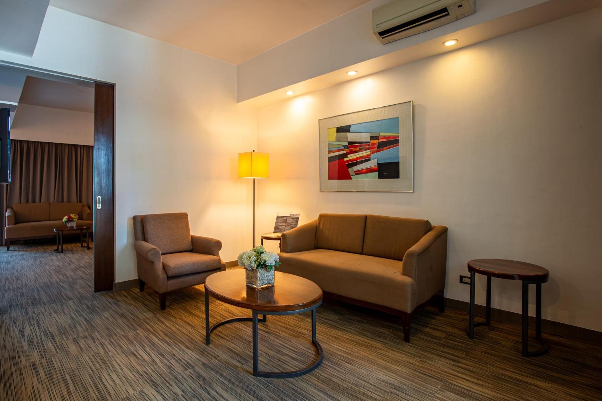 La Breza Hotel Quezon City Ngoại thất bức ảnh